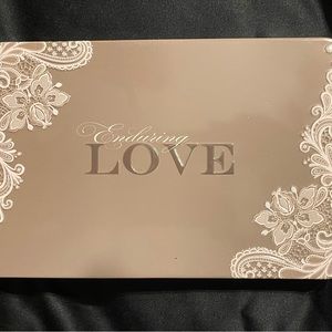 Sydney Grace eyeshadow palette.